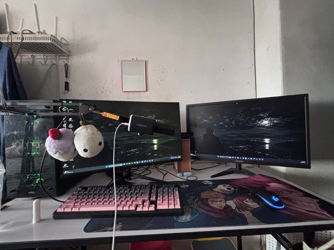 Dual Monitor Gaming PC Setup with Keyboard and Mouse, Computers & Tech ...