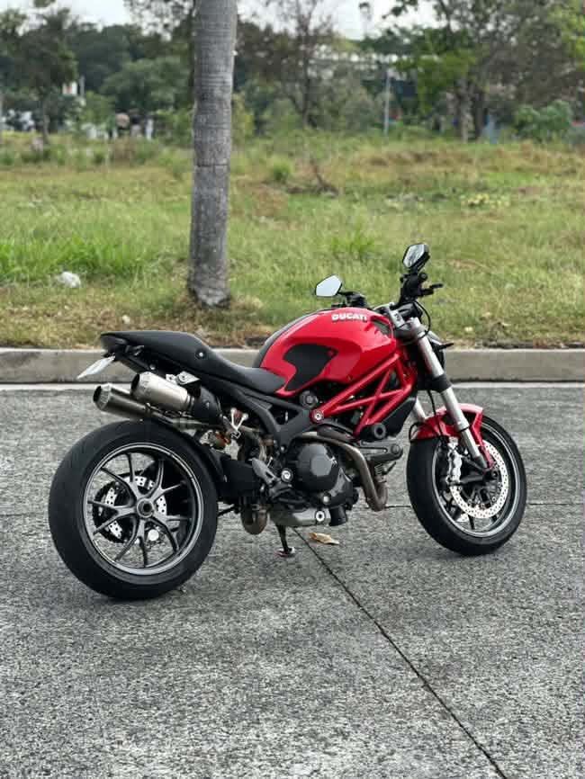 Ducati Monster 600 (Category: Motorbikes for Sale) located in Manila. Submitted by cool.bravedeer.cee098 (Listing ID 1469826151, Image 3). Description: Ducati monster 600 Complete papers and registered Ready for transfer Original 24K ODO (Unli-Check) Upgrades and specs: - Single swing arm - mags from ducati Panigale - Ohlins front forks and Mono-Shock - less than 1yr old Tires (98%) - Brembo Breaks and Brake master - Carbon Belt and crankcase cov