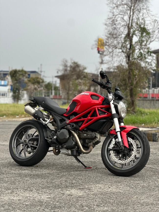 Ducati Monster 600 (Category: Motorbikes for Sale) located in Manila. Submitted by cool.bravedeer.cee098 (Listing ID 1469826151, Image 2). Description: Ducati monster 600 Complete papers and registered Ready for transfer Original 24K ODO (Unli-Check) Upgrades and specs: - Single swing arm - mags from ducati Panigale - Ohlins front forks and Mono-Shock - less than 1yr old Tires (98%) - Brembo Breaks and Brake master - Carbon Belt and crankcase cov