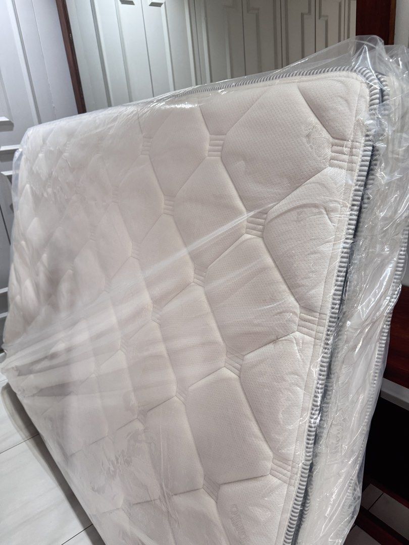 Dunlopillo Posture Pro Mattress (Category: Bed Frames & Mattresses) located in Quezon City. Submitted by shopcenturies (Listing ID 1469765371, Image 2). Description: - Brand: Dunlopillo Posture Pro mattress - Condition: used for one year, in original protective plastic wrap - Design: White quilted surface with a modern hexagonal pattern - Build: Thick profile with firm edge piping for extra support - Cleanliness: little stains but may be removed 