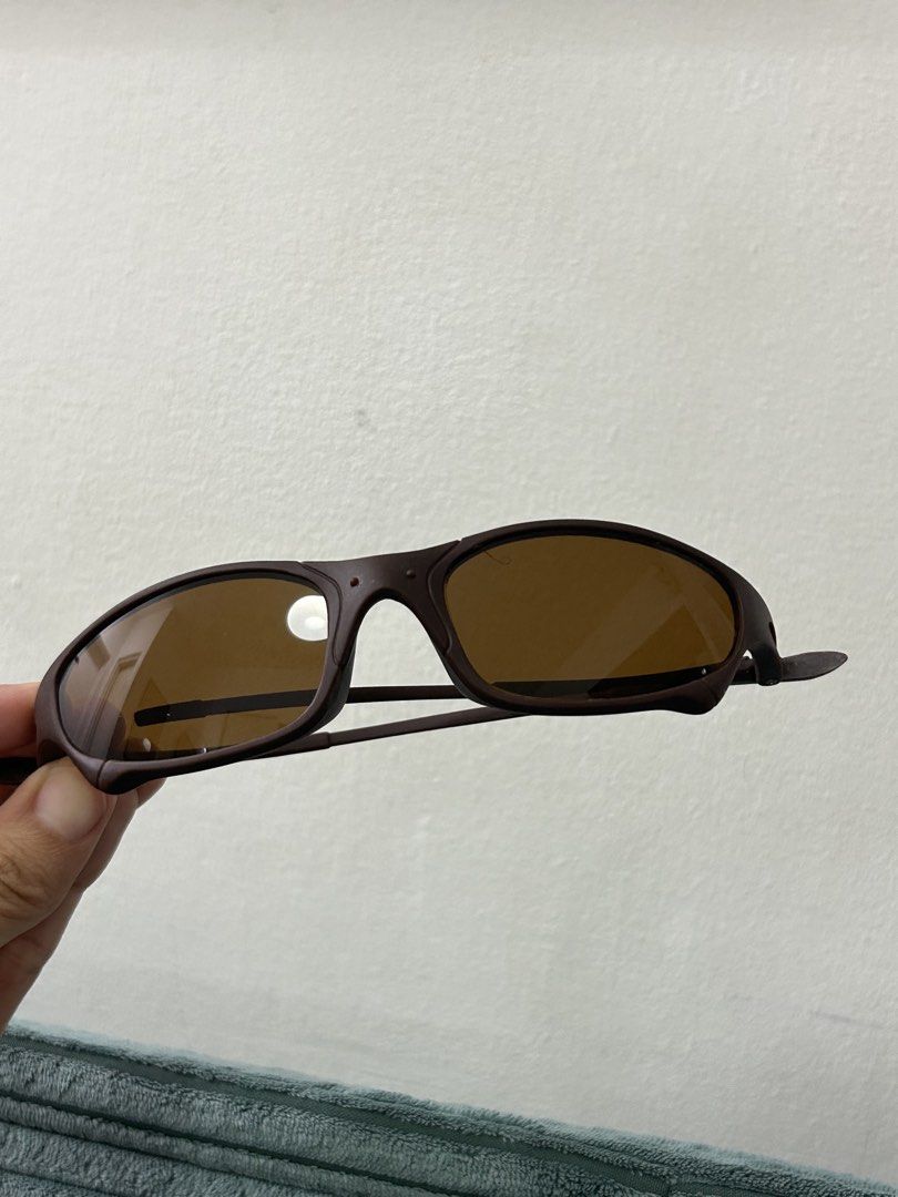 Dupe Oakley Juliet Sunglasses Brown (Category: Sunglasses & Eyewear) located in Cavite. Submitted by _schmyla (Listing ID 1469885578, Image 2). Description: - Brand/Model: Oakley sunglasses - Color: Dark brown frame with tinted brown lenses - Design: Sporty wrap-around frame, lightweight build - Condition: Clean lenses, no major scratches - Best for: Daily wear, driving, or outdoor sports.