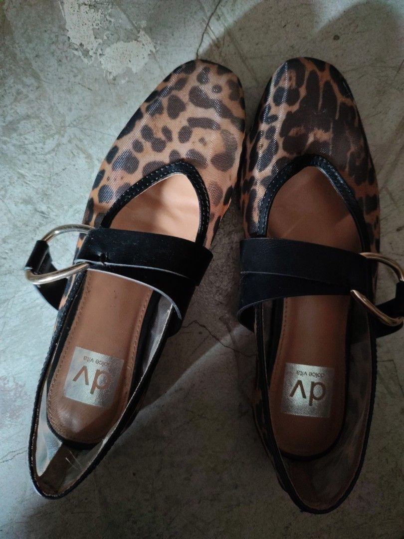 DV by Dolce Vita Leopard Print Flats with Strap (Category: Flats & Sandals) located in Marikina City. Submitted by noemitee (Listing ID 1469798805, Image 1). Description: - Brand: DV by Dolce Vita - Design: Trendy leopard print mesh pattern with slip-on style - Detail: Chic black top strap accented with a gold-tone ring - Comfort: Cushioned insoles with DV branding for all-day wear - Perfect statement piece to instantly elevate any casual outfit!