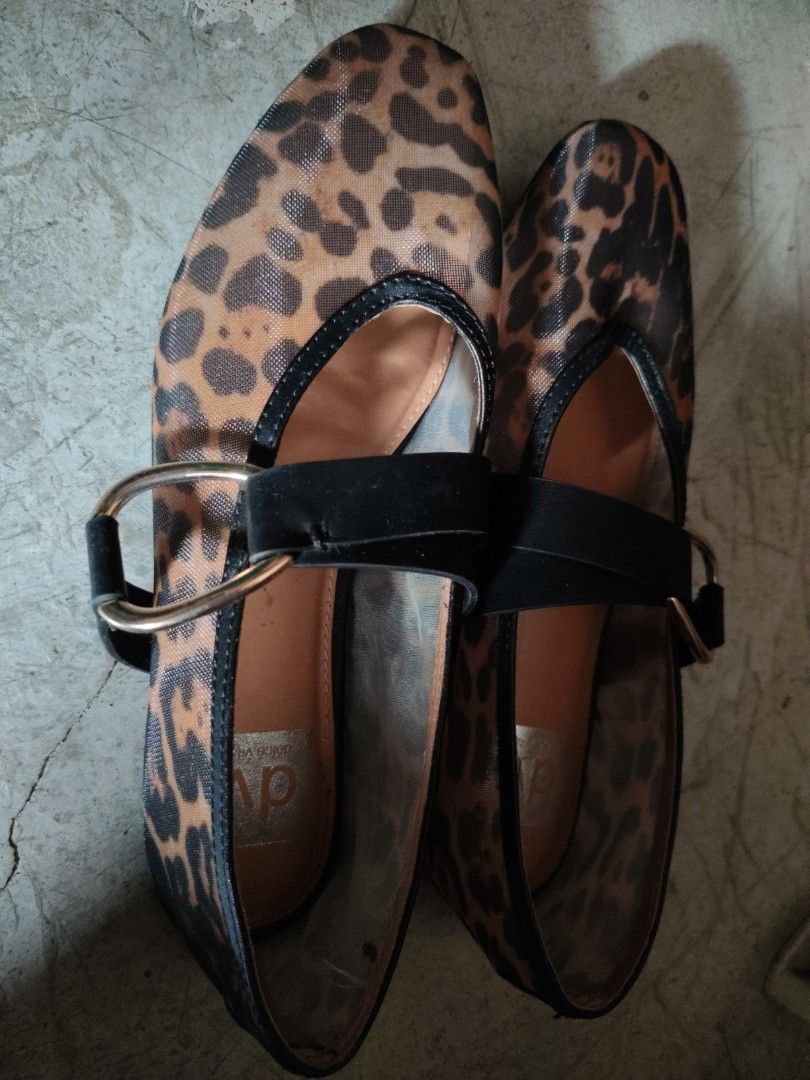 DV by Dolce Vita Leopard Print Flats with Strap (Category: Flats & Sandals) located in Marikina City. Submitted by noemitee (Listing ID 1469798805, Image 2). Description: - Brand: DV by Dolce Vita - Design: Trendy leopard print mesh pattern with slip-on style - Detail: Chic black top strap accented with a gold-tone ring - Comfort: Cushioned insoles with DV branding for all-day wear - Perfect statement piece to instantly elevate any casual outfit!