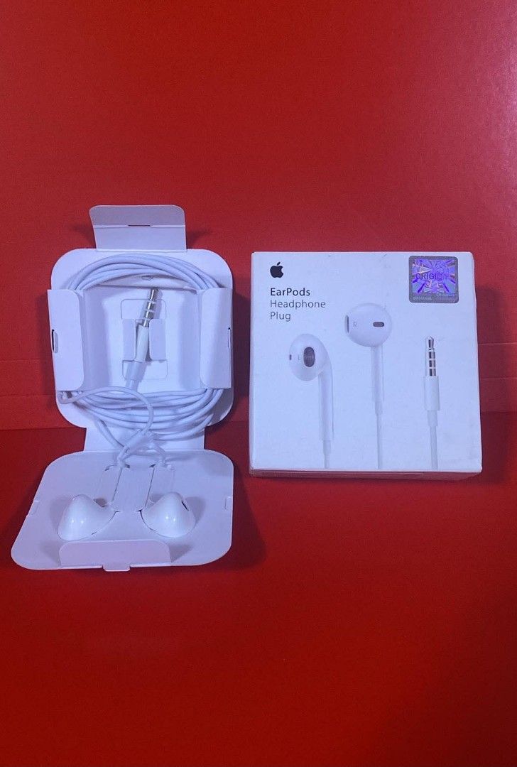 Earpods earphone plug (Category: Headphones & Headsets) located in Manila. Submitted by milasgadgetph (Listing ID 1469823150, Image 1). Description: .