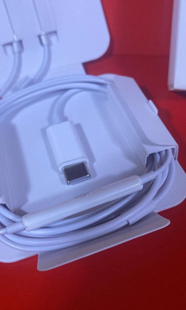 Earpods USB-C (Category: Headphones & Headsets) located in Manila. Submitted by milasgadgetph (Listing ID 1469822563, Image 2). Description: .