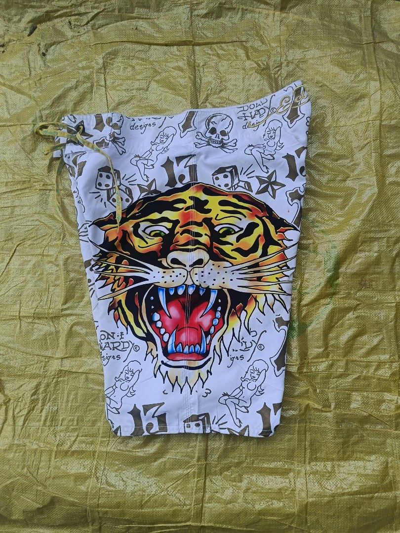 Ed hardy (Category: Shorts) located in Alabat. Submitted by hanmichael20810 (Listing ID 1469845964, Image 3). Description: ptpa. for sell Y2K edhardy size 36 lengtn 22.