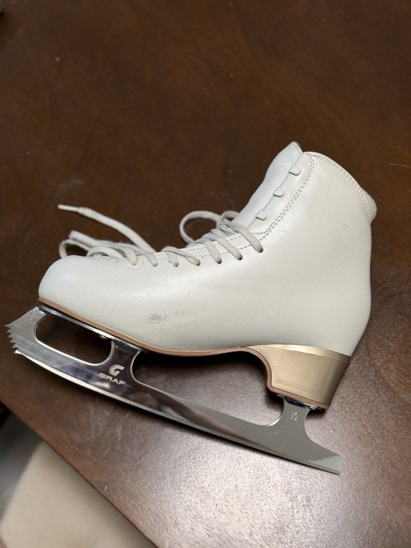 Edea Overture 265C with Edea Blade Guards (Category: Other Sports Equipment and Supplies) located in Manila. Submitted by cpnch (Listing ID 1469858700, Image 3). Description: Edea Overture Figure Skates ⛸️✨ • Size: Edea 265 C (Roughly a US Women’s 7.5 - 8 / 26.5 cm) • Width: C (Standard) • Still stiff, minor dents as seen in the photos • Blade: Graff beginner blades • Comes with well-used edea blade guards in gray Perfect for adult skaters or adv