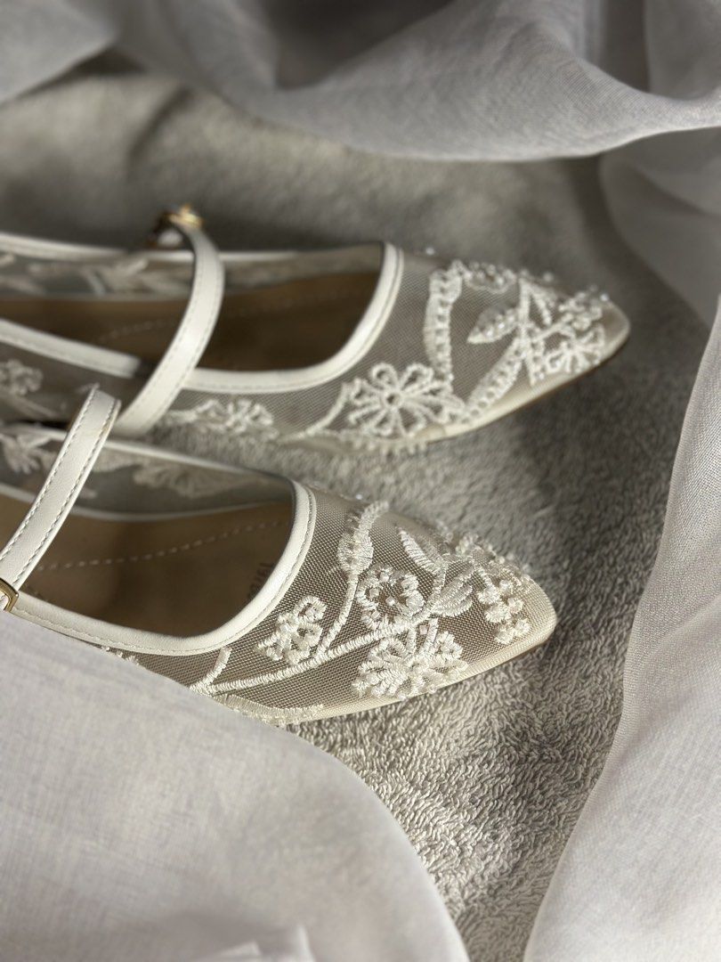 EMBROIDERED MESH BALLERINA FLATS (WHITE) (Category: Flats & Sandals) located in San Pedro. Submitted by ryclh (Listing ID 1469835730, Image 3). Description: Letting go my dream bellerina flats. 🥹 Brand: Chesca Size: 36 (22.5 cm - 23 cm) Only used once during graduation! No issues. RFS: Doesn’t fit huhu! Ang shikip because I’m size 37! Mode of Payment: GCash, Maribank, Bank Transfer Mode of Delivery: LalaMove My Location: San Pedro City, Laguna.