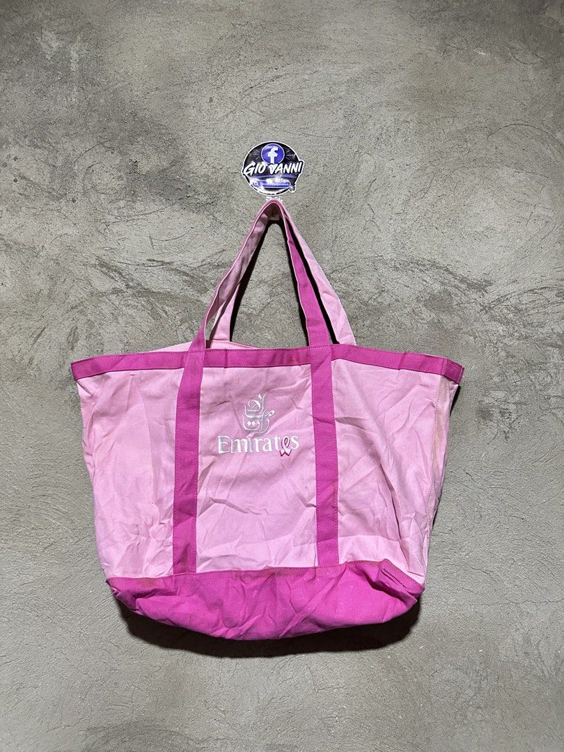 Emirates Tote Bag (Category: Tote Bags) located in Ozamiz City. Submitted by quick_done_deals (Listing ID 1469825459, Image 1). Description: Emirates 🩷 Excellent Condition .