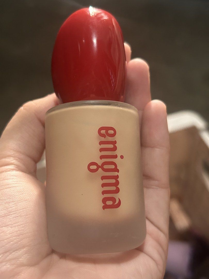 Enigma Foundation FN04 Fair 30ml (Category: Makeup) located in Quezon City. Submitted by kureden (Listing ID 1469771955, Image 1). Description: - Product: Enigma Liquid Foundation - Shade: FN04 Fair - Size: 30ml frosted glass bottle with red cap - Condition: used thrice. bought from Landmark Trinkma .
