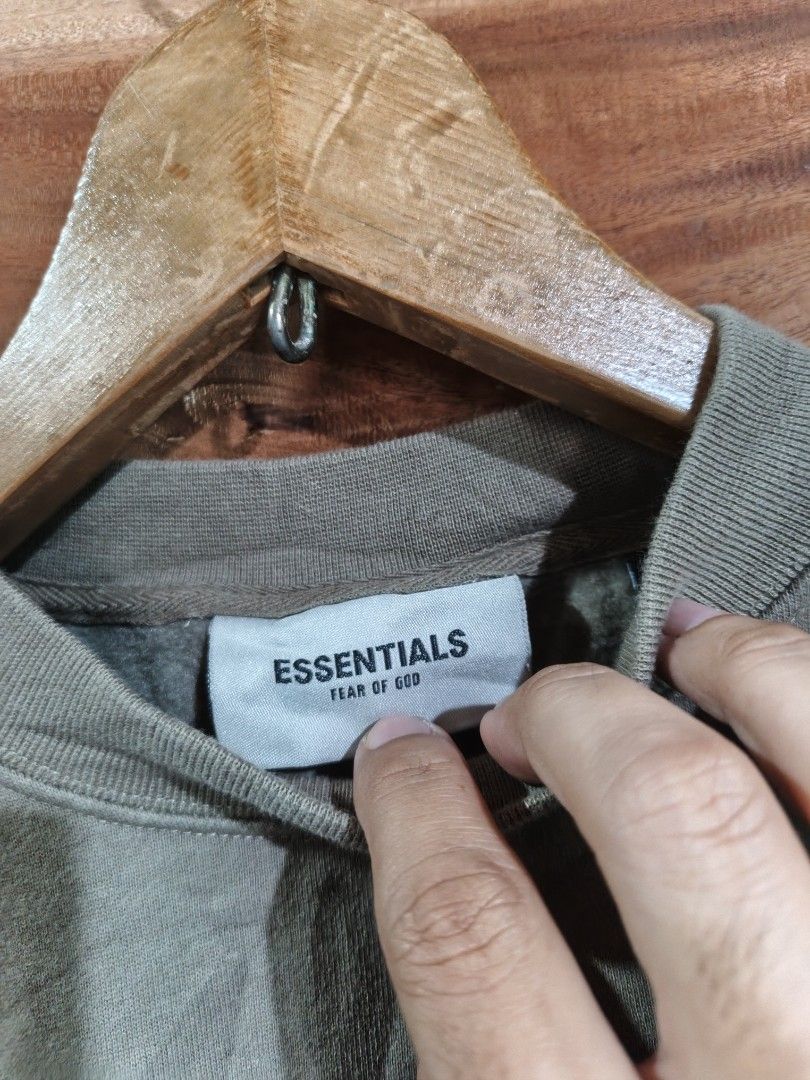 ESSENTIALS FOG CROP CREWNECK (Category: Coats, Jackets and Outerwear) located in Tagum. Submitted by danelle_closet1106 (Listing ID 1469790203, Image 3). Description: EXCELLENT TO NEW NO ISSUE NEEDWASH ONLY SIZE:SMALL WOMENS.