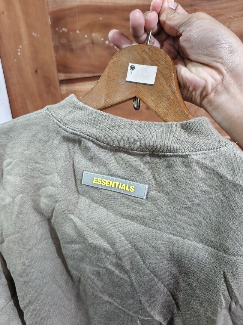 ESSENTIALS FOG CROP CREWNECK (Category: Coats, Jackets and Outerwear) located in Tagum. Submitted by danelle_closet1106 (Listing ID 1469790203, Image 2). Description: EXCELLENT TO NEW NO ISSUE NEEDWASH ONLY SIZE:SMALL WOMENS.