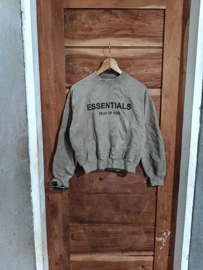ESSENTIALS FOG CROP CREWNECK (Category: Coats, Jackets and Outerwear) located in Tagum. Submitted by danelle_closet1106 (Listing ID 1469790203, Image 1). Description: EXCELLENT TO NEW NO ISSUE NEEDWASH ONLY SIZE:SMALL WOMENS.