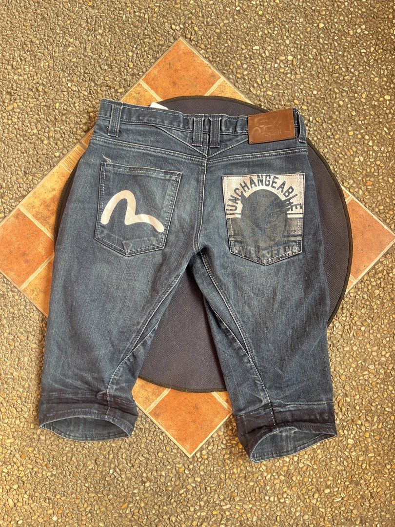 Evisu (Category: Shorts) located in Davao. Submitted by vnxcentt (Listing ID 1469944066, Image 3). Description: Evisu Sz 30 Minimal Issue.