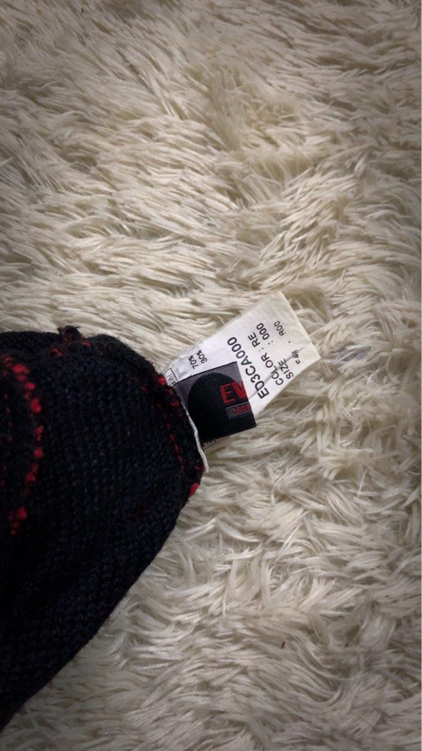 Evisue (Category: Beanies) located in Aloran. Submitted by cowskin_927 (Listing ID 1469947001, Image 3). Description: Evisu layered beanie Osfa No issue.