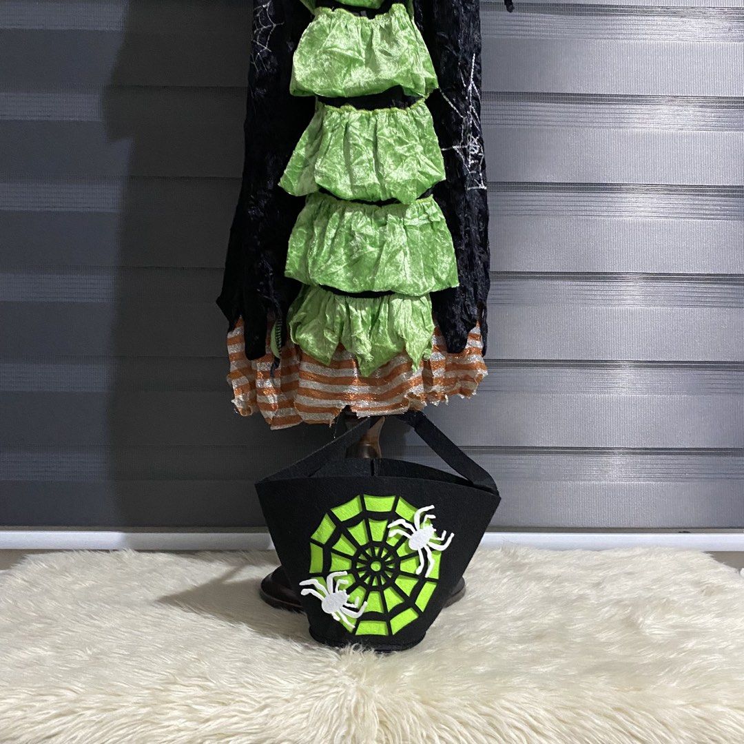 Fairytale Witch Costume (Category: Everything Else Others) located in Caloocan City. Submitted by discusonlineshop (Listing ID 1469863075, Image 2). Description: Complete set 4-7 y.