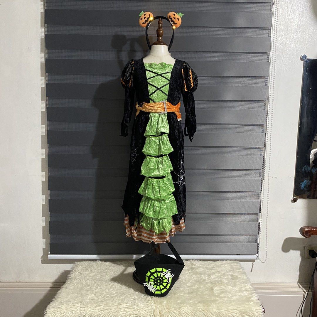 Fairytale Witch Costume (Category: Everything Else Others) located in Caloocan City. Submitted by discusonlineshop (Listing ID 1469863075, Image 1). Description: Complete set 4-7 y.