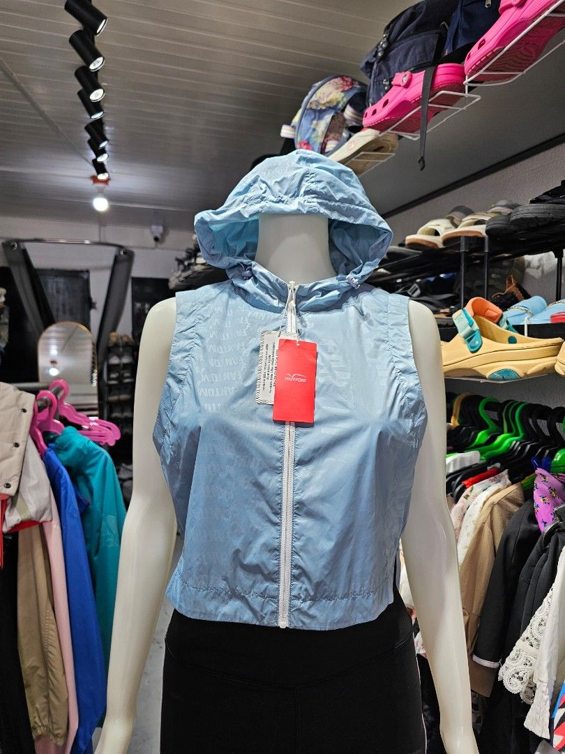 Fantom vest (Category: Coats, Jackets and Outerwear) located in Baguio. Submitted by kayeonlineshop (Listing ID 1469848091, Image 1). Description: vest from Fantom (often known as Fantom Golf & Sports), a popular Korean golf and activewear brand..