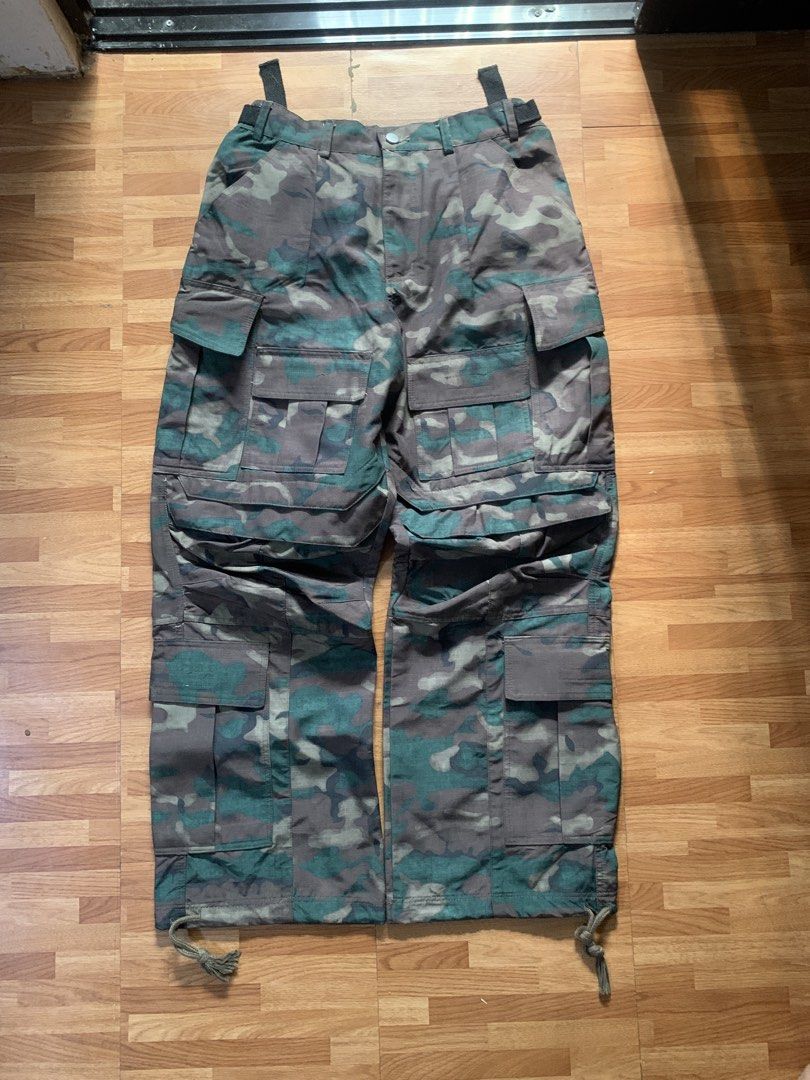 FARFROMWHAT flared camo cargo pants (Category: Joggers) located in Davao. Submitted by oplangtungyang (Listing ID 1469815811, Image 1). Description: waist: 30-32” thigh: 14” length: 41” leg hem: 10.5” no issue ₱2500shipped or offer.
