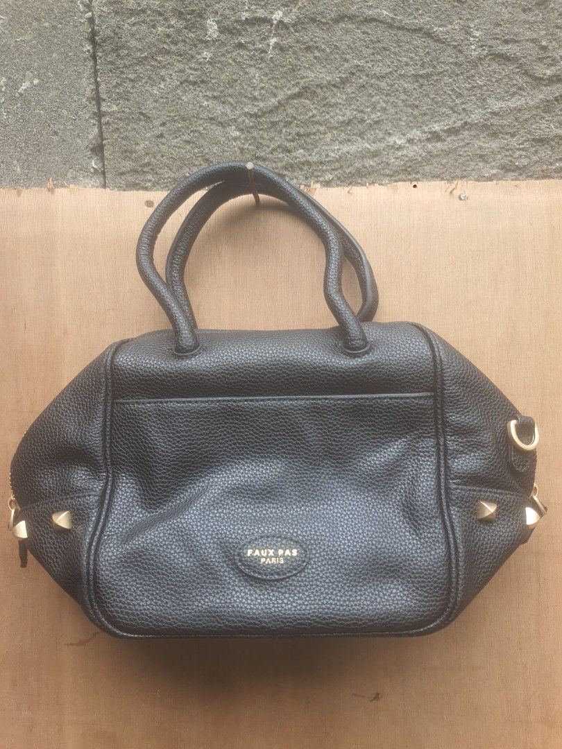 Faus Pas Leather (Category: Shoulder Bags) located in Butuan. Submitted by alovier1992 (Listing ID 1469767730, Image 1). Description: .