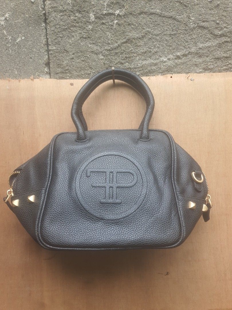 Faus Pas Leather (Category: Shoulder Bags) located in Butuan. Submitted by alovier1992 (Listing ID 1469767730, Image 2). Description: .