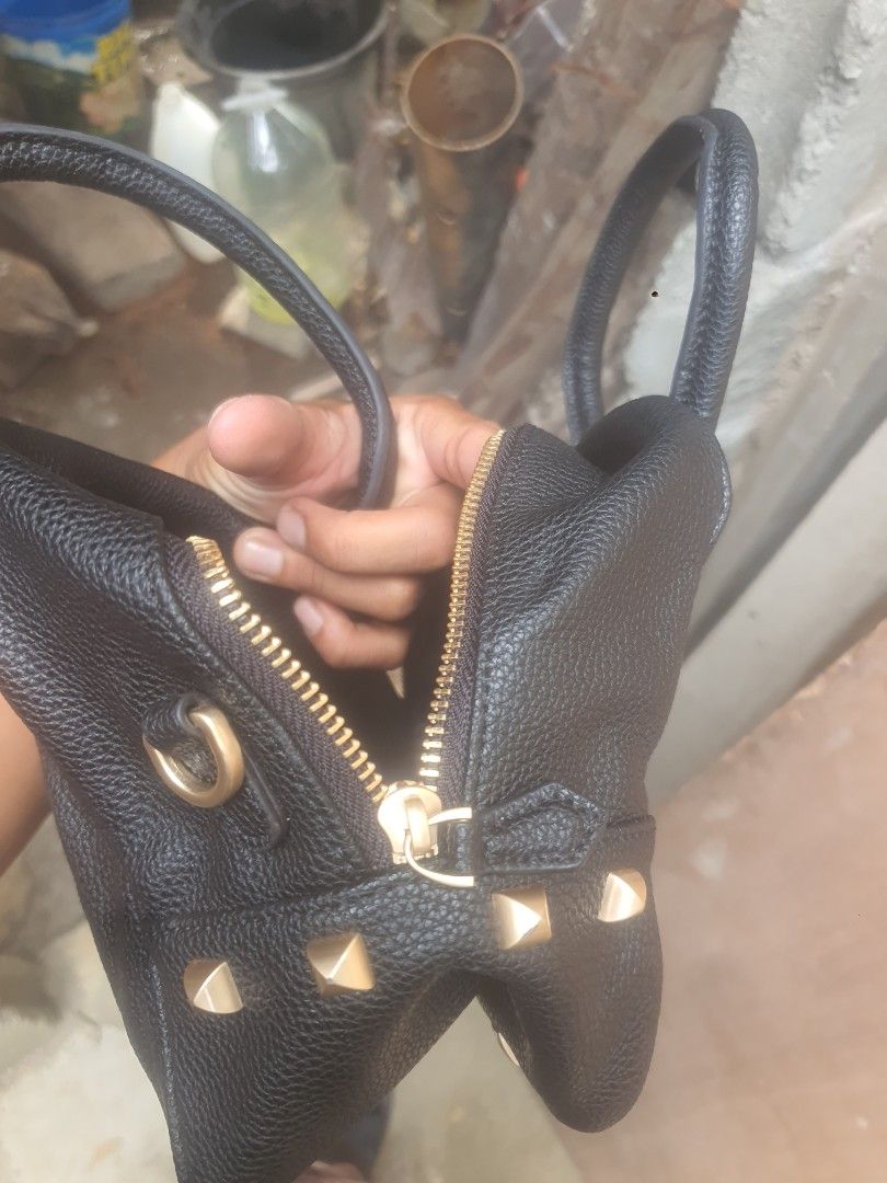 Faus Pas Leather (Category: Shoulder Bags) located in Butuan. Submitted by alovier1992 (Listing ID 1469767730, Image 3). Description: .