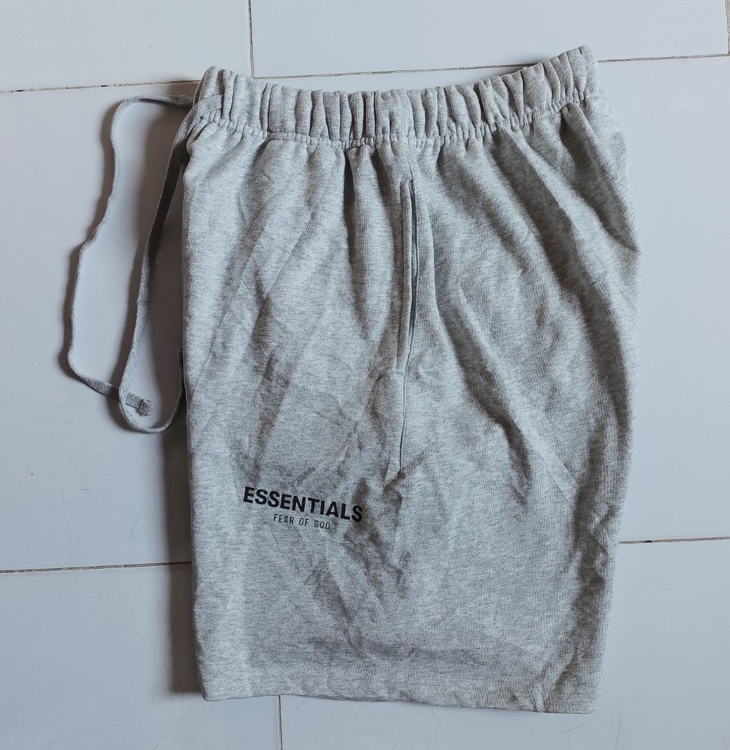 Fear of god essentials short (Category: Shorts) located in Asingan. Submitted by arnelpalaris8 (Listing ID 1469841111, Image 1). Description: Fear of God Essentials sweatshorts Medium 28-34 Waistline 20 Length Excellent condition PM ME.