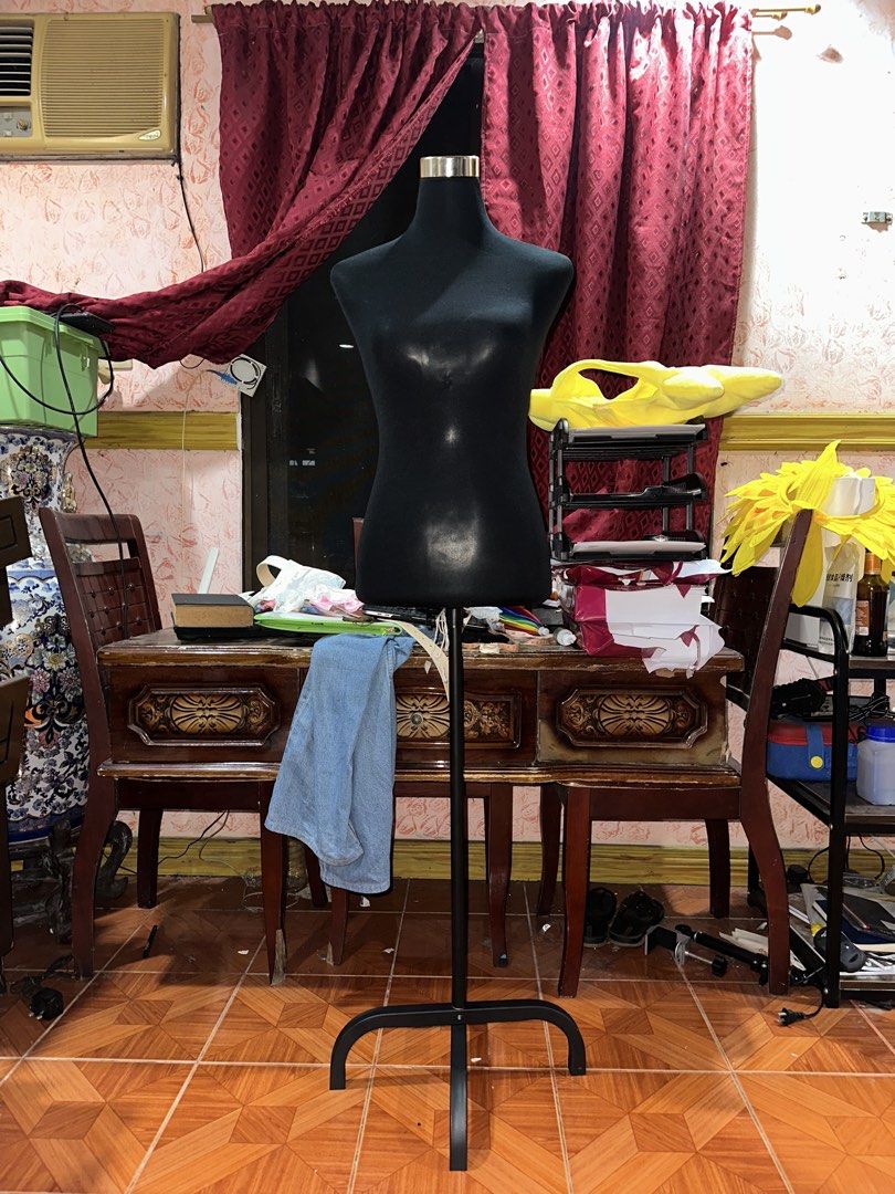 Female Half Torso Mannequin with Adjustable Stand (Category: Blouses) located in Manila. Submitted by janrieroci85024 (Listing ID 1469906661, Image 1). Description: Original SRP: ₱972 Condition: Brand New / Opened Box (Unused) RFS: Incorrect item purchased (pang project sana pero needed male torso). Shipping: Buyer to shoulder shipping fee Pickup/Location: Taguig City.