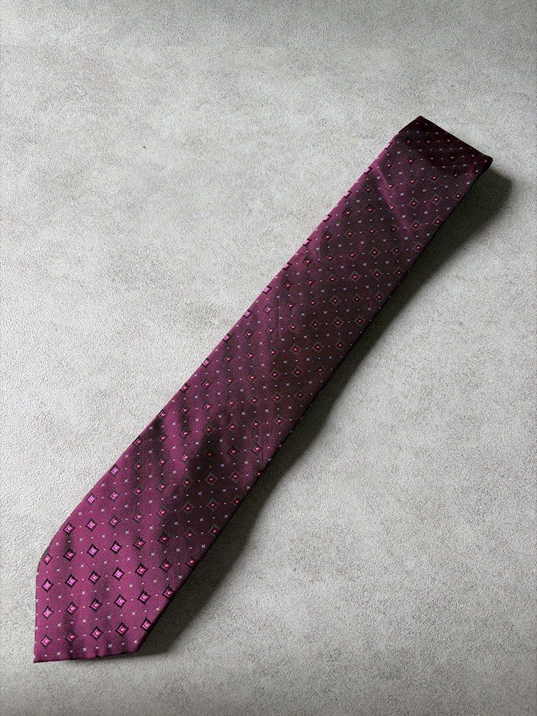 Femio Valentino Necktie (Category: Ties) located in Pasig City. Submitted by chamoisee (Listing ID 1469809067, Image 1). Description: Femio Valentino Necktie.