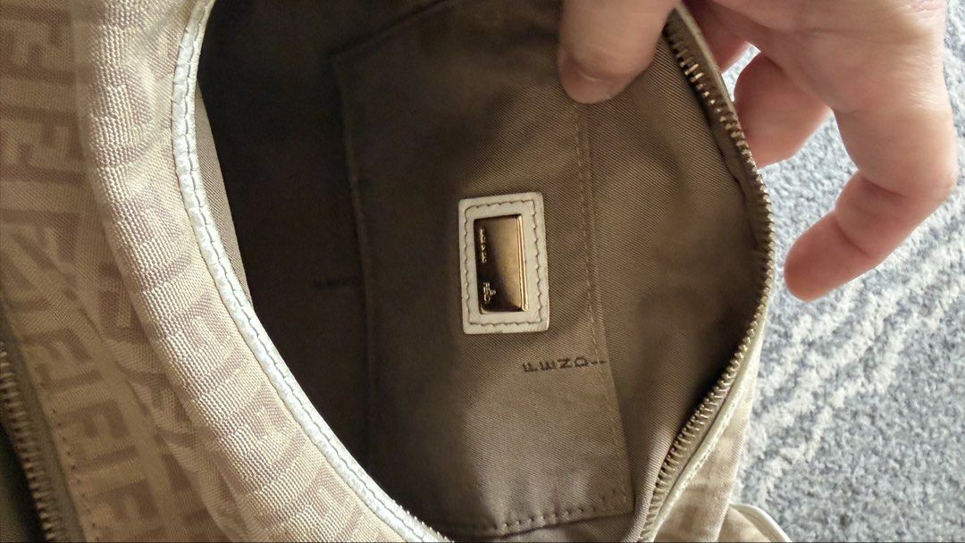 Fendi (Category: Shoulder Bags) located in Quezon City. Submitted by lucky_ton13 (Listing ID 1469797937, Image 3). Description: .