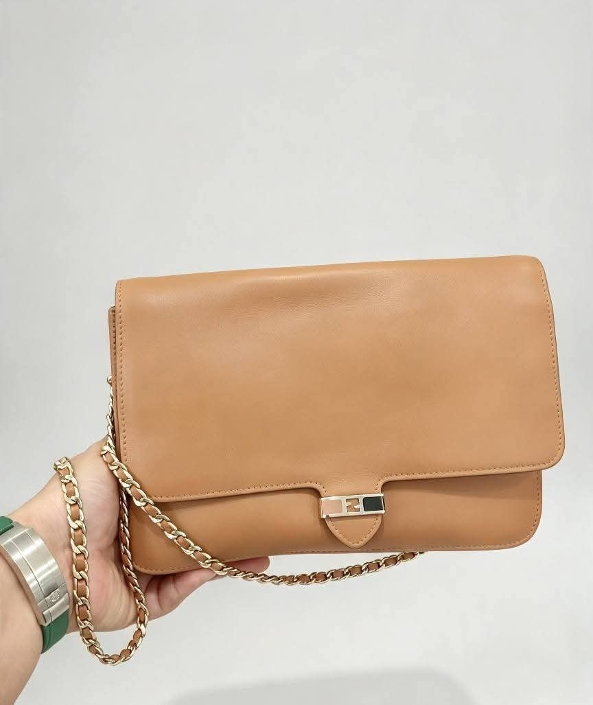 Fendi bag (Category: Cross-body Bags) located in Iloilo. Submitted by khonz (Listing ID 1469768724, Image 1). Description: no flaw.