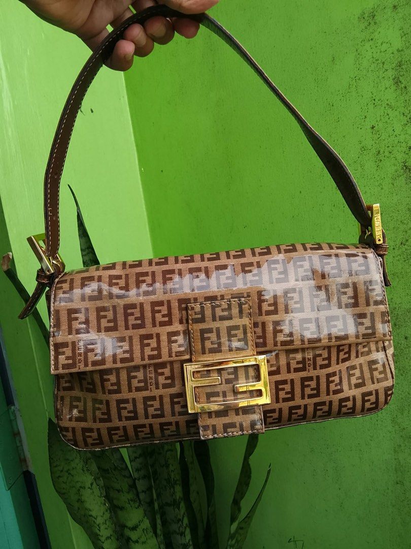 Fendi Baguette Patent Zucchino (Category: Luxury Bags & Wallets) located in Lucban. Submitted by ceejayfinds (Listing ID 1469849921, Image 1). Description: issue see in picture sa nut may white white sa gilid pero sa labas flawless. drop offer .