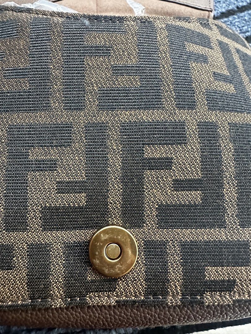 Fendi C mon Ff jacquard shoulder bag brown (Category: Announcements) located in Rizal. Submitted by manuel32224 (Listing ID 1469946784, Image 3). Description: Issue-None Like new .