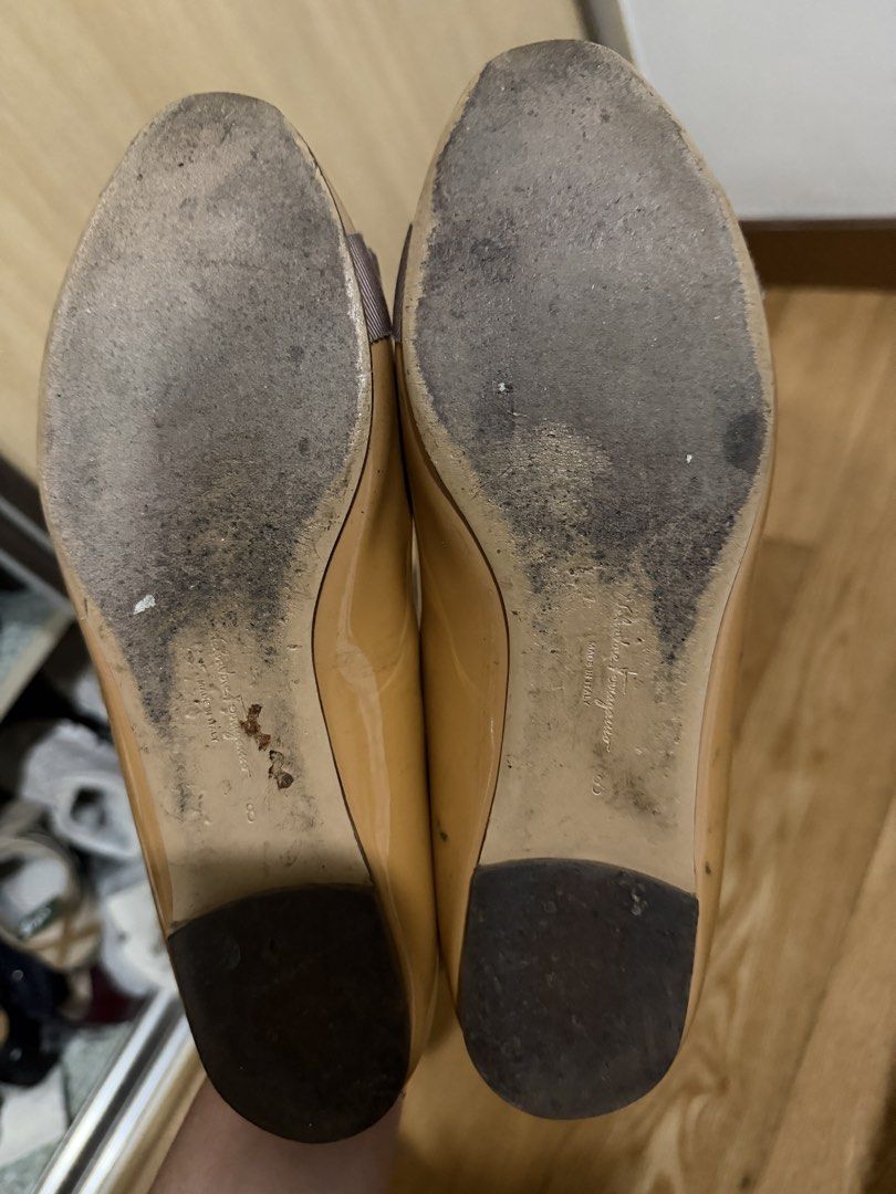 Ferragamo Varina Bow Patent Leather (Category: Flats & Sandals) located in Taguig. Submitted by kmendoza09 (Listing ID 1469907599, Image 3). Description: 100% authentic Not for wide feet Used less than 10x No more box .