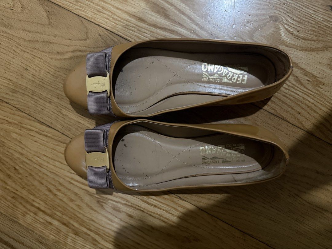 Ferragamo Varina Bow Patent Leather (Category: Flats & Sandals) located in Taguig. Submitted by kmendoza09 (Listing ID 1469907599, Image 2). Description: 100% authentic Not for wide feet Used less than 10x No more box .
