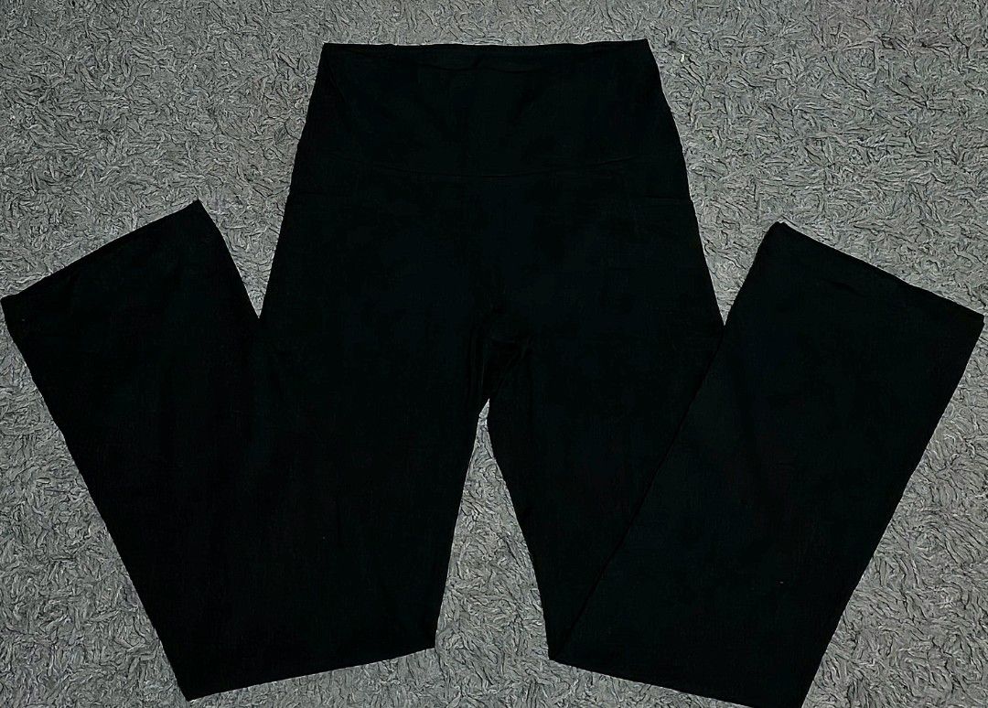 flare Leggings (Category: Activewear) located in Davao. Submitted by johnlord28thriftco (Listing ID 1469908345, Image 1). Description: R e e b o k Women's Plus Everyday High Rise Flare Leggings, Side Pocket/Moisture Wicking/Fit comfort Small excellent Alter Lenght.