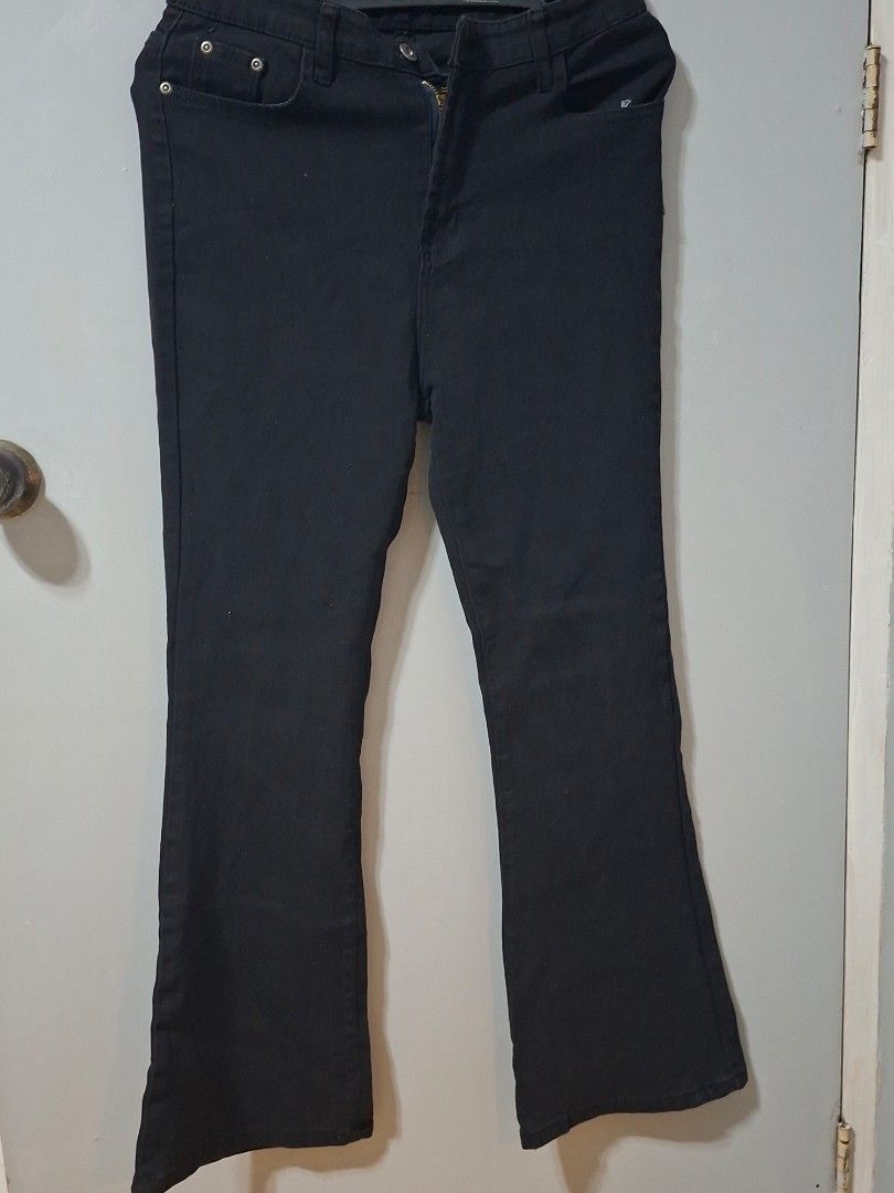 Flare pants (Category: Jeans) located in Cainta. Submitted by xxo.prelovedclothess (Listing ID 1469827162, Image 1). Description: ●Selling it i don't wear it, over all goods pa siya never pa nasuot..