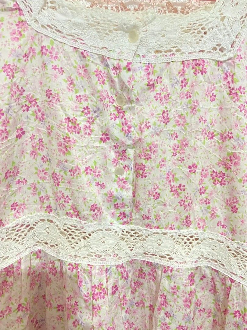 FLORAL PINK BABYDOLL TOP (Category: Blouses) located in Masbate. Submitted by gurly_trifth26 (Listing ID 1469843379, Image 2). Description: GOOD AS NEW🌺 SIZE: SMALL - MEDIUM 🌺 PRICE: 89 LOCK 99🌺 MOP:GCASH🌺 MOD:J&T🌺.