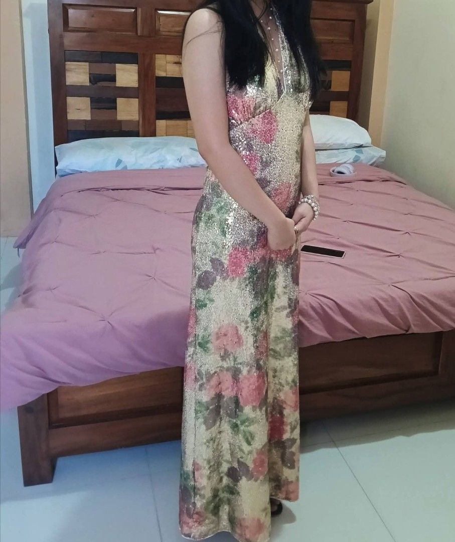 floral sequin dress (RENT) (Category: Dresses) located in Caloocan City. Submitted by mammonpie56609 (Listing ID 1469438762, Image 3). Description: DEPOSIT 500 PHP (rent).