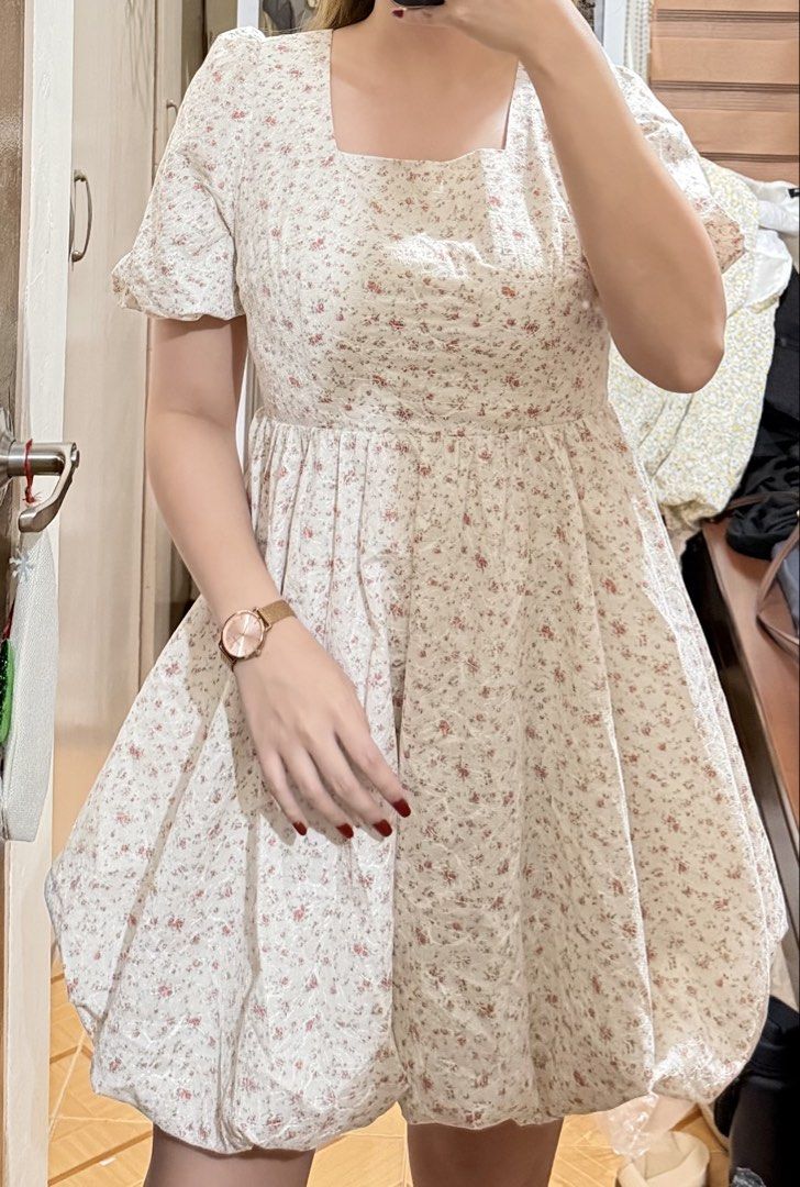 Floral Square Neck Bubble Hem Mini Dress (Category: Dresses) located in Cabuyao City. Submitted by beverlybella (Listing ID 1469911167, Image 2). Description: - Like vietnam top - Fits S-M - Like new.