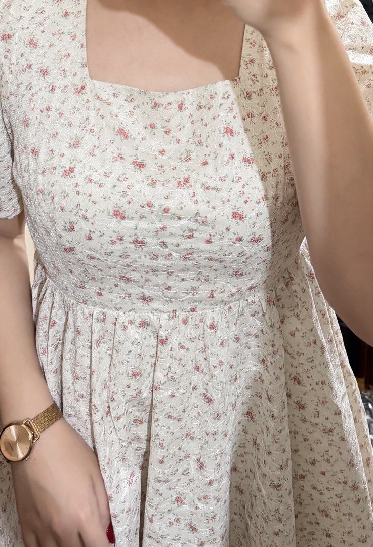 Floral Square Neck Bubble Hem Mini Dress (Category: Dresses) located in Cabuyao City. Submitted by beverlybella (Listing ID 1469911167, Image 3). Description: - Like vietnam top - Fits S-M - Like new.