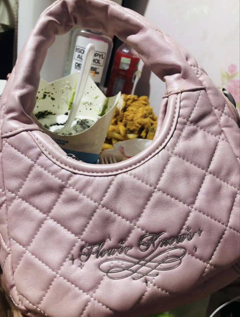 Flower knows Bag (Category: Purses & Pouches) located in Manila. Submitted by lavenderprincess1009 (Listing ID 1469891828, Image 2). Description: Actual picture on second pic .