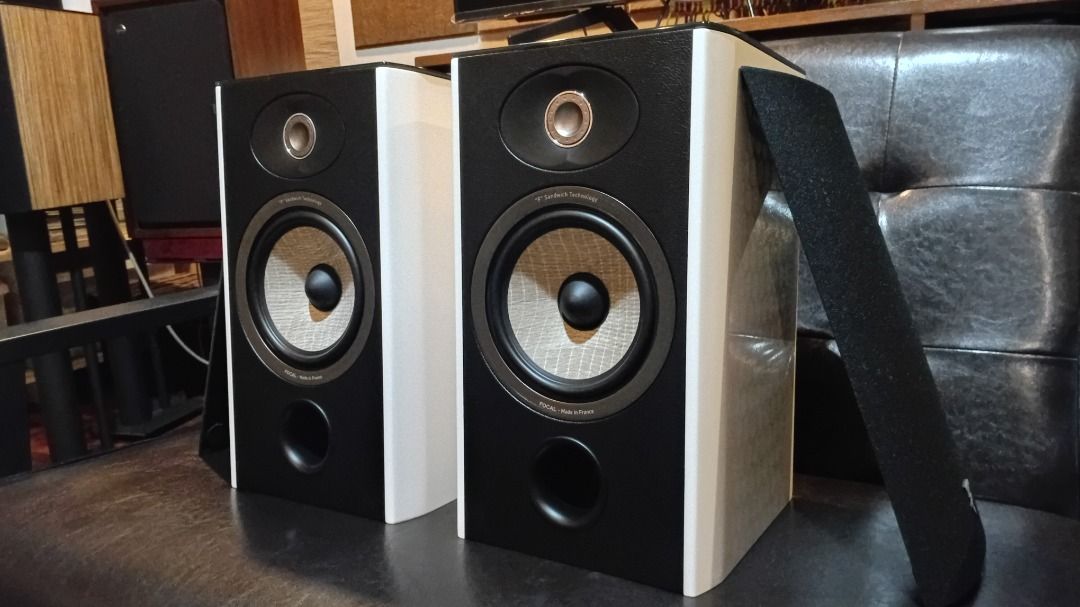 Focal Aria 906 Bookshelf Speakers (Category: Soundbars, Speakers & Amplifiers) located in Quezon City. Submitted by luis_00 (Listing ID 1469915255, Image 3). Description: Sourced from fellow hobbyist. Like new, no scratch no issue. Speaker only. SRP was P105K. Made in France. The Focal Aria 906 are French-engineered 2-way bass-reflex bookshelf speakers. They feature a 6.5-inch flax fiber mid-bass cone and a 1-inch TNF Al/Mg inverted-dome tweeter 