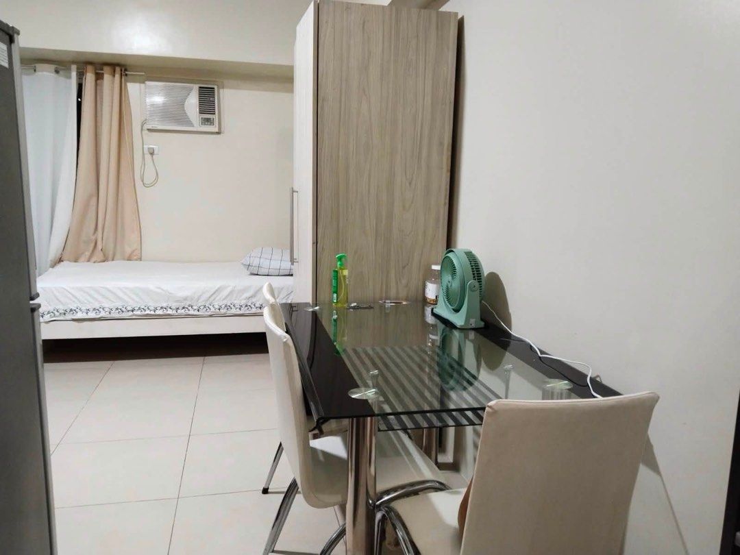 For Rent Avida Towers Centera Studio (Category: Apartments & Condos) located in Manila. Submitted by philhouseslistings (Listing ID 1463659734, Image 2). Description: Available for Viewing Monday-Saturday ‼️ AVIDA TOWERS CENTERA Edsa, Mandaluyong Tower 3 Studio Unit 23sqm. Furnished (Double size bed) Amenity Level Lease Price: 17K/month inclusive of dues LAST PRICE Optional Add Parking 6K/month inclusive of dues Terms: 2 Months Security Deposit 1