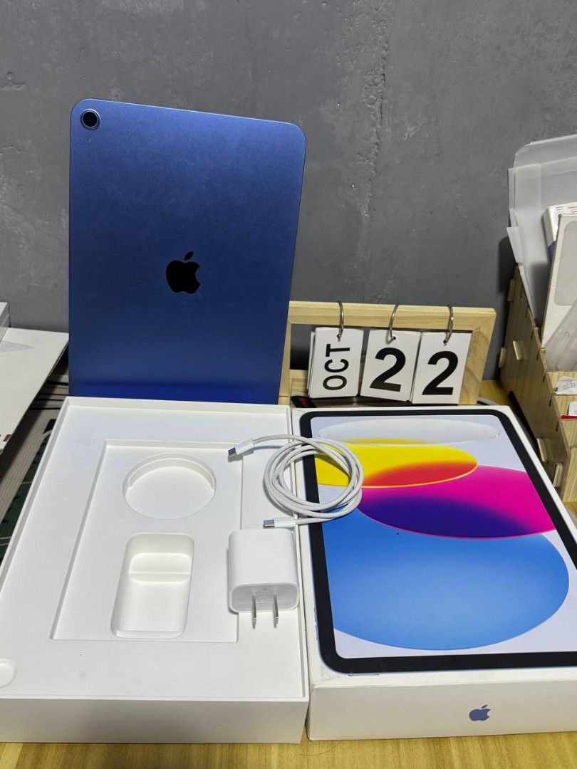 For sale (Category: iPad) located in Manila. Submitted by warmhorse.7002aa (Listing ID 1469779384, Image 2). Description: iPad A16 11th Gen | 128gb blue 🔵 💙 ✨ Good as New 🔋 100% Battery Health ✅ 16Cycle count 🛡️ Under Apple Warranty till September 2027 ✅ All Working, no issue no history repair With 1 week personal warranty for your assurance 📦 Inclusions: • Original box • orig charger.