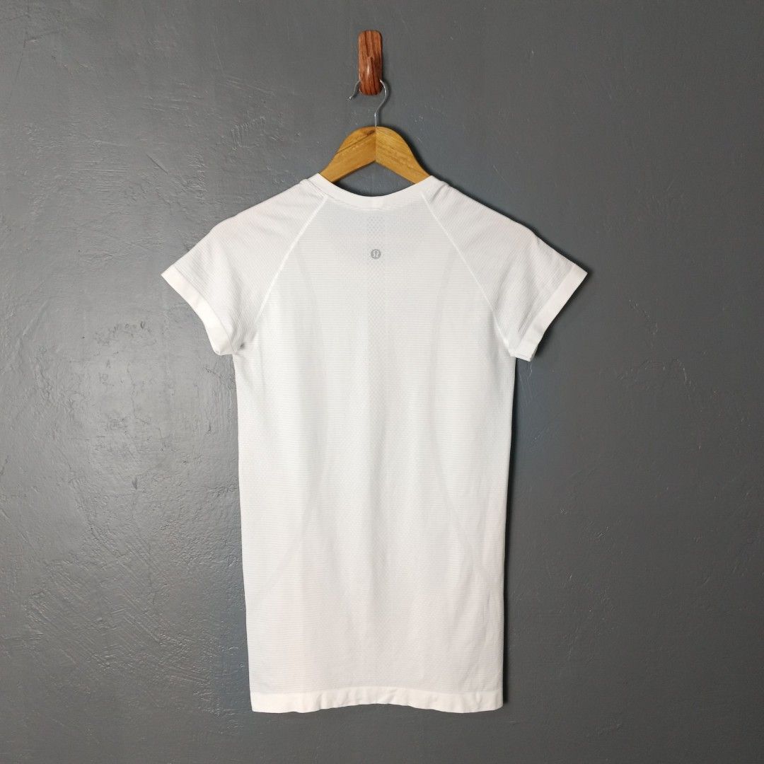 For Women - Lululemon - Swiftly Tech (Category: Shirts) located in Bacolod City. Submitted by drop.ph (Listing ID 1469870709, Image 2). Description: Lululemon - Swiftly Tech Short Sleeve *Stretchable *Fits S - 15.5x27 *Excellent *No Flaws *Price: 580php *Add SF if outside Bacolod City .