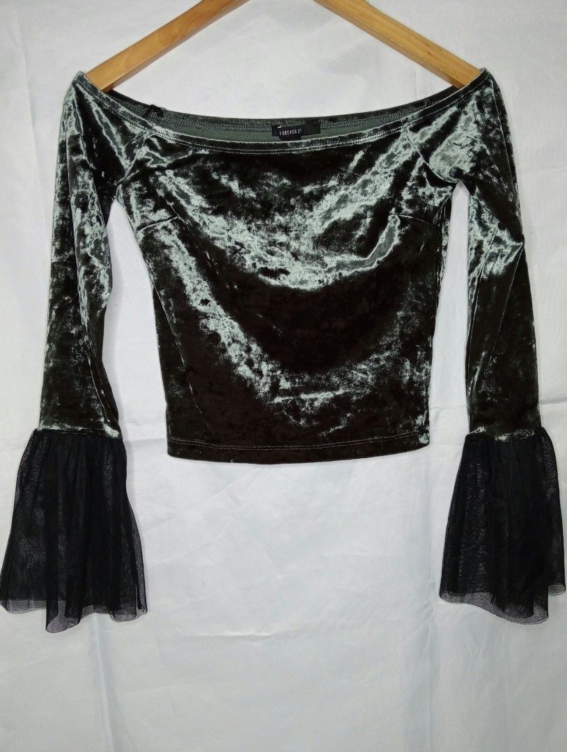 Forever 21 Black Velvet Off shoulder Top (Category: Others Tops) located in Bulacan. Submitted by onetwothrift_shop (Listing ID 1469835537, Image 1). Description: ✿ Small on Tag Never been used, natambak lang. ~ ♡ Ready to wear. ♡ Colors may vary due to lighting. ♡ Flaws will be stated. ♡ No cancellation of order and no rushing. ✿ HAPPY SHOPPING! ✿ - visit my profile for more cheap items :) - Check our main account: Thrift Therapy https://carouse