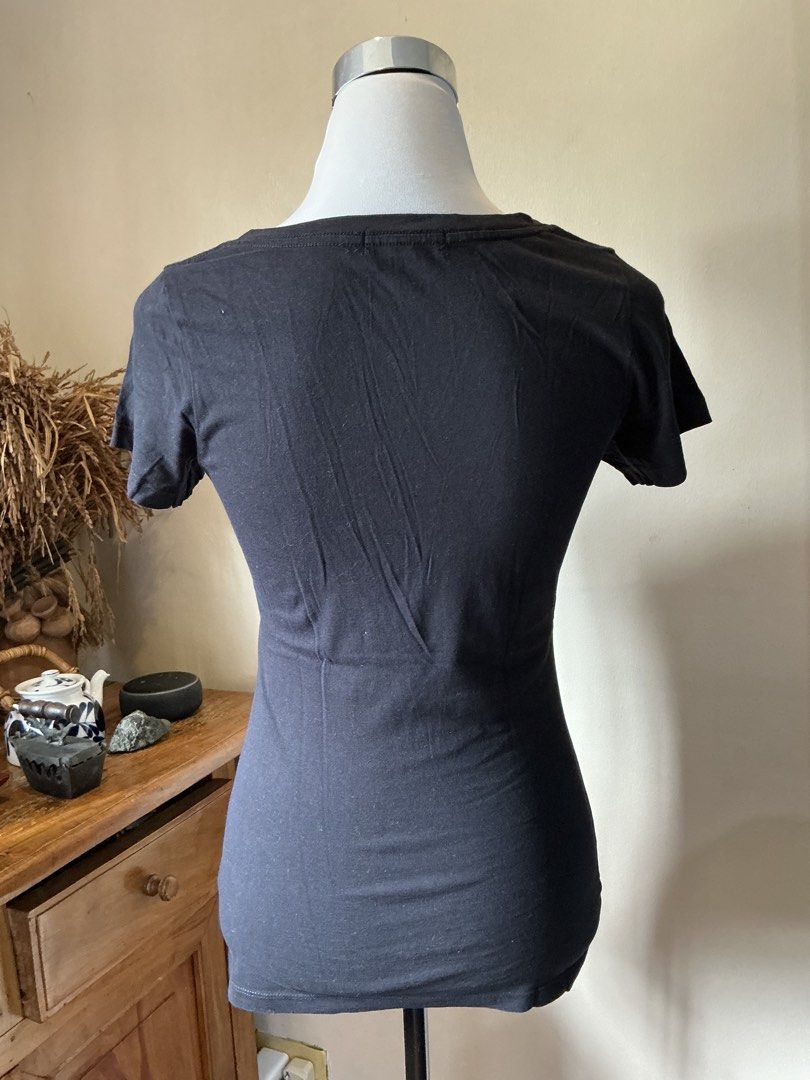 FOREVER 21 Dark Grey Short-sleeve V-neck TShirt (Category: Shirts) located in Quezon City. Submitted by shopabilitymnl (Listing ID 1469815009, Image 2). Description: SIZE: XS-S Mannequin’s size - Bust: 36-37 inches - Length: 23 Inches .