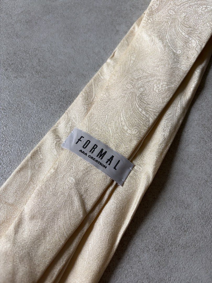Formal Japanese Necktie Paisley (Category: Ties) located in Pasig City. Submitted by chamoisee (Listing ID 1469788231, Image 2). Description: Formal Japanese Necktie Paisley Vintage Will keep if not sold .