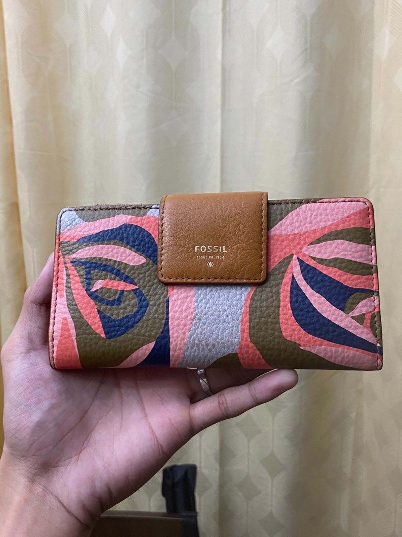 Fossil Floral Print Leather Wallet (Category: Wallets & Card holders) located in Cagayan de Oro. Submitted by caga67813 (Listing ID 1469914831, Image 3). Description: - Brand: Fossil - Design: Colorful abstract floral print with tan leather snap closure - Interior: Brown textured leather lining - Storage: Multiple card slots and a convenient clear ID window - Condition: Clean interior and exterior, very well-kept.